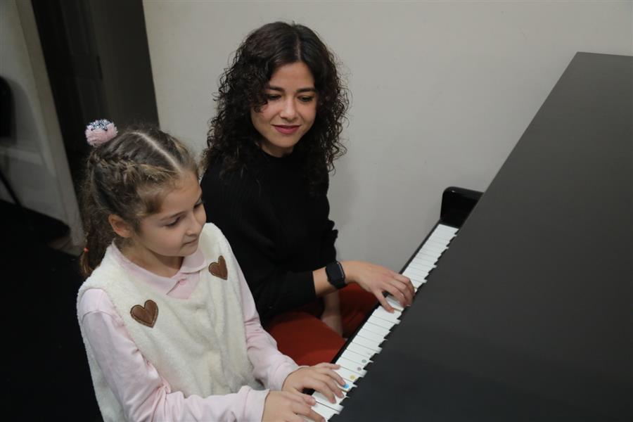 Bayraklı’nın piyano kursundan Devlet Opera ve Balesi’ne…