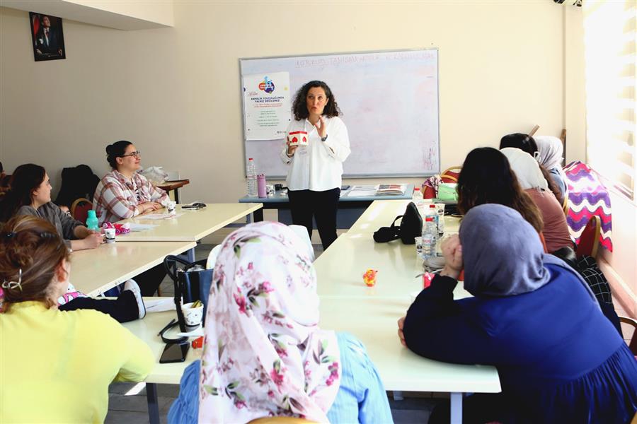 Bayraklı'da “Anne Destek Programı” başladı