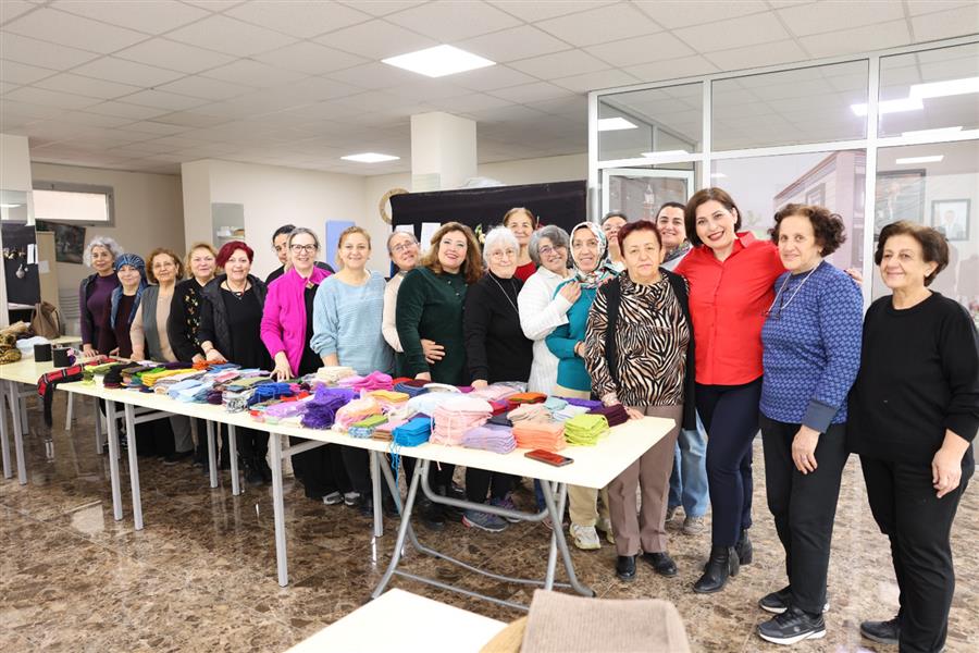 Bayraklı Belediyesinden huzurevi sakinlerine 750 adet battaniye